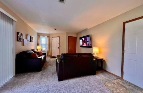 Middletown House | Cozy 2 Bedroom Paired Home in Middletown, OH