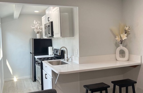 Fullerton Apartment | Cozy 2 Bedroom- Retreat in Fullerton
