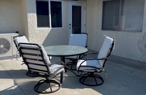 Fullerton Apartment | Cozy 2 Bedroom- Retreat in Fullerton