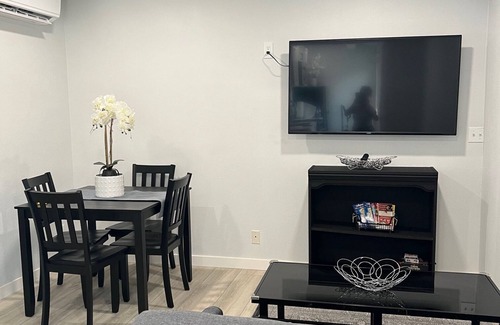 Fullerton Apartment | Cozy 2 Bedroom- Retreat in Fullerton
