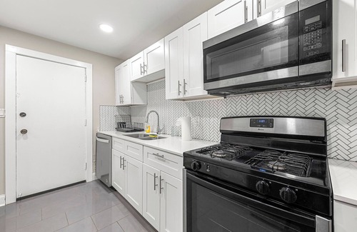 Peachtree Center Apartment | Cozy 2-Bedroom Retreat in Atlanta with Free Parking, AC, and Wi-Fi- 307