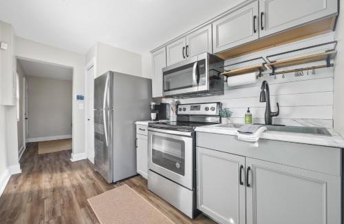 Peoplestown Apartment | Cozy 2-Bedroom Retreat w/Wi-fi & Keurig Coffee