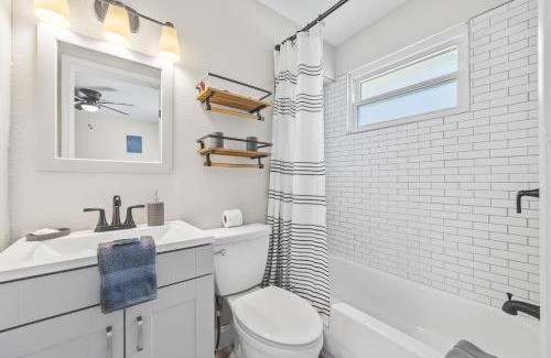 Peoplestown Apartment | Cozy 2-Bedroom Retreat w/Wi-fi & Keurig Coffee