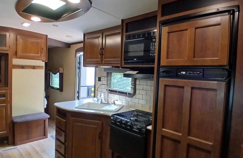 Crystal River House | Cozy 2-bedroom RV in amazing Crystal River with AC, microwave on a large plot