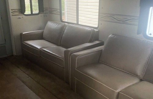 Stockbridge House | Cozy 2-bedroom RV with WiFi and AC in peaceful Jonesboro