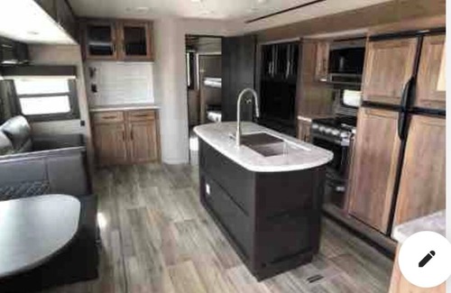 Nashville House | Cozy 2-bedroom RV with WiFi, AC Red Barn music Venue Camp ground