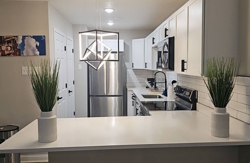 Pike House | Cozy 2-bedroom single family with AC, WiFi in charming Eagle Creek Indianapolis