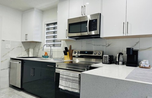 Southeast Edmonton House | Cozy 2 bedroom suite | Pet Friendly | Garage