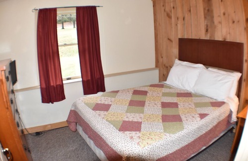Stahlstown Cabin | Cozy 2 bedroom suite with living room. Close to hiking trails, ski resorts and family parks!