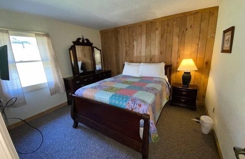 Stahlstown Cabin | Cozy 2 bedroom suite with living room. Close to hiking trails, ski resorts and family parks!