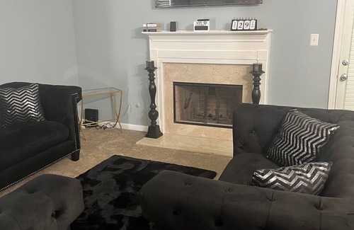 Riverdale House | Cozy 2-bedroom townhome with WiFi, AC in soothing College Park
