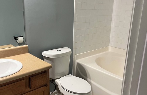 Riverdale House | Cozy 2-bedroom townhome with WiFi, AC in soothing College Park