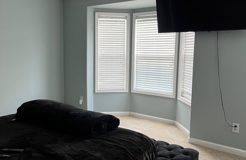 Riverdale House | Cozy 2-bedroom townhome with WiFi, AC in soothing College Park