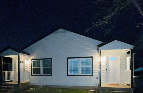 Oak Cliff House | Cozy 2-bedroom townhome in charming Dallas with WiFi, AC