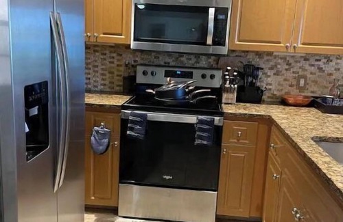 West Palm Beach Villa | Cozy 2 bedroom Lakeview Villa|King & Queen Beds