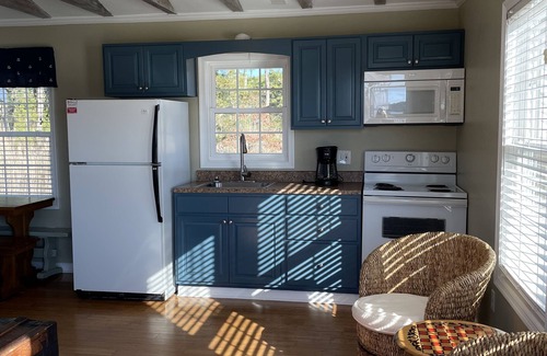 Ocean Pines House | Cozy 2-bedroom waterfront bungalow with crabbing pier and boat ramp