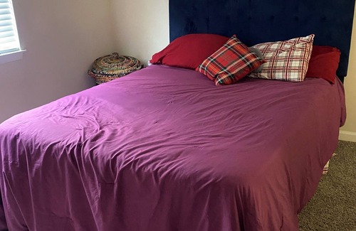 Sandy Springs Apartment | Cozy 2-bedroom with AC and WiFi in welcoming Sandy Springs