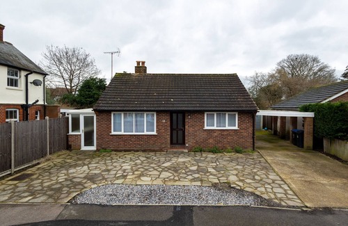 Woking House | Cozy 2 bedroom with parking
