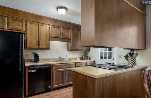 Forest Lake Condo | Cozy 2-bedrooms Condo near Stadium in Tuscaloosa