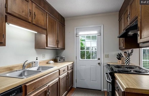 Forest Lake Condo | Cozy 2-bedrooms Condo near Stadium in Tuscaloosa