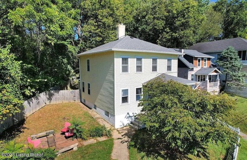 Clifton Heights House | Cozy 2-bedrooms with Bourbon Barrel Table, Kentucky Horse theme & renovated bath