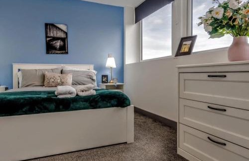 Yeadon Apartment | Cozy 2 BR Flat with Free Parking, Wi-Fi, Kitchen