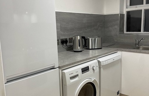 Newham Apartment | Cozy 2-BR Home with Patio & Parking in London! 10 Mins to London City Airport