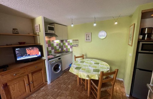 Saint-Cyprien Plage Villa | Cozy 2-Room Villa with Loft, 5 Sleeps, 100m from Beach, Terrace, BBQ, Pets Welcome