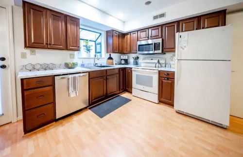 Clifton Condo | Cozy 2B/1.5BA condo in desirable Crescent Hill