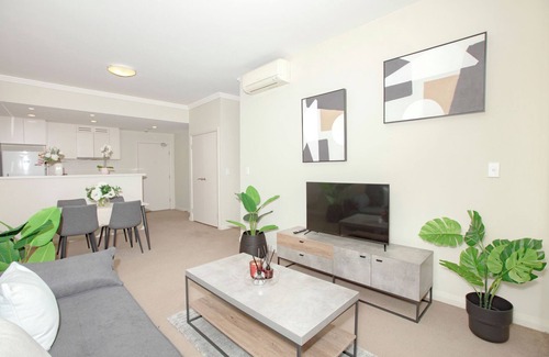 Wentworth Point Apartment | Cozy 2B with free parking