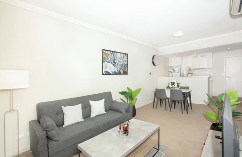 Wentworth Point Apartment | Cozy 2B with free parking