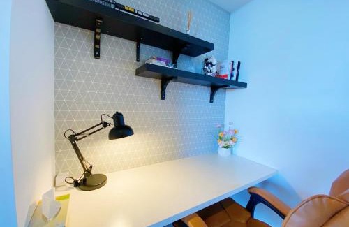 Box Hill Apartment | Cozy 2B2B Apartment with Free Parking & Penthouse Pool