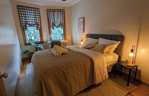 The Village Apartment | Cozy 2BD/1BA in the Heart of downtown JC - Pet Friendly!