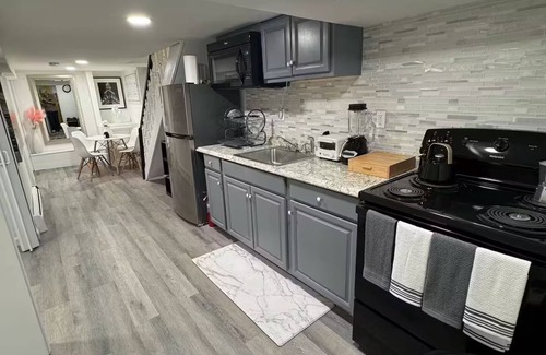 Union City Apartment | Cozy 2BD Basement Haven in the Big Apple…