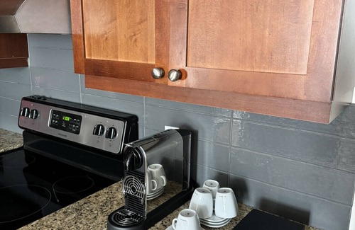 Cite Multimedia Apartment | Cozy 2BD loft Hotel Suite-Old Montreal B3