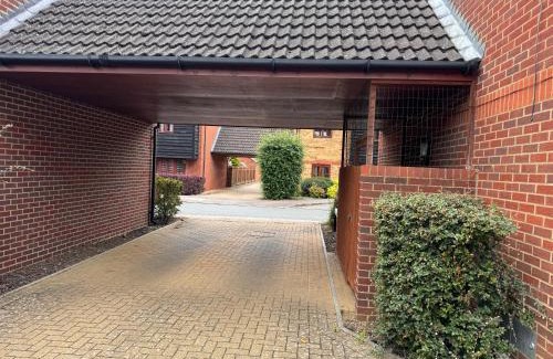 Milton Keynes Apartment | Cozy 2bed flat with free parking near Willen Lake in Milton Keynes