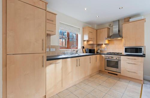 Milton Keynes Apartment | Cozy 2bed flat with free parking near Willen Lake in Milton Keynes