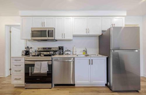 Niagara Falls Apartment | Cozy 2Bed Home 6 minutes to the FALLS!