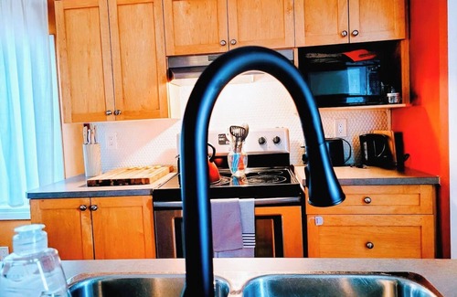 North Central Edmonton House | Cozy 2BER Home Near Commonwealth Stadium