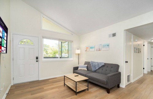 Southpoint House | Cozy 2BR/1BA apartment in Southside Jax - perfect for couples, families, or business travelers