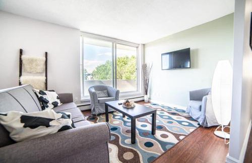 Crescent Heights Apartment | Cozy 2BR Apt Free Parking Wi-Fi & Coffee