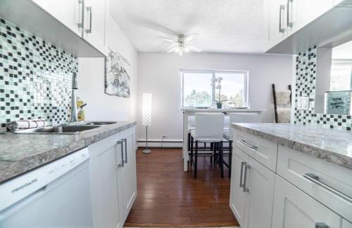 Crescent Heights Apartment | Cozy 2BR Apt Free Parking Wi-Fi & Coffee