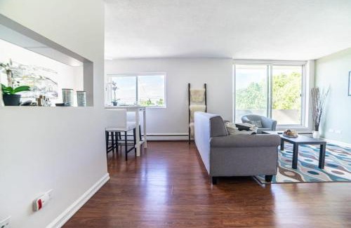 Crescent Heights Apartment | Cozy 2BR Apt Free Parking Wi-Fi & Coffee