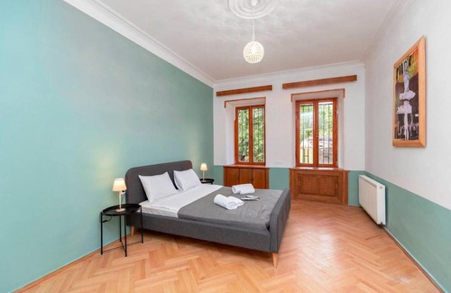Sololaki Apartment | Cozy 2BR Apt in Sololaki Tbilisi - By Wehost