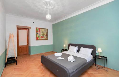 Sololaki Apartment | Cozy 2BR Apt in Sololaki Tbilisi - By Wehost