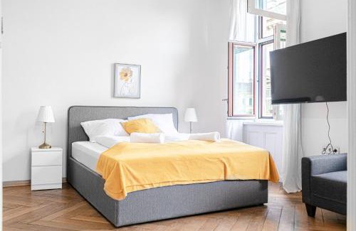 Wahring Apartment | Cozy 2BR Apt. near AKH Hospital-ideal for Longstay