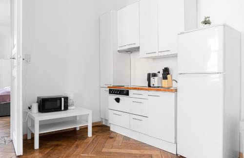 Wahring Apartment | Cozy 2BR Apt. near AKH Hospital-ideal for Longstay