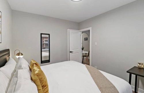 Chicago Apartment | Cozy 2BR Apt - Perfect for a Seamless Stay - Montrose 1A