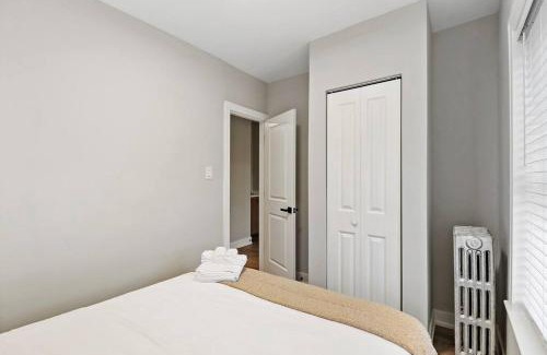 Chicago Apartment | Cozy 2BR Apt - Perfect for a Seamless Stay - Montrose 1A