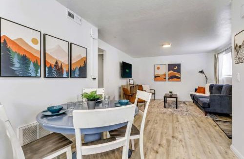 Sugar House Apartment | Cozy 2BR Apt w Parking near Downtown SLC